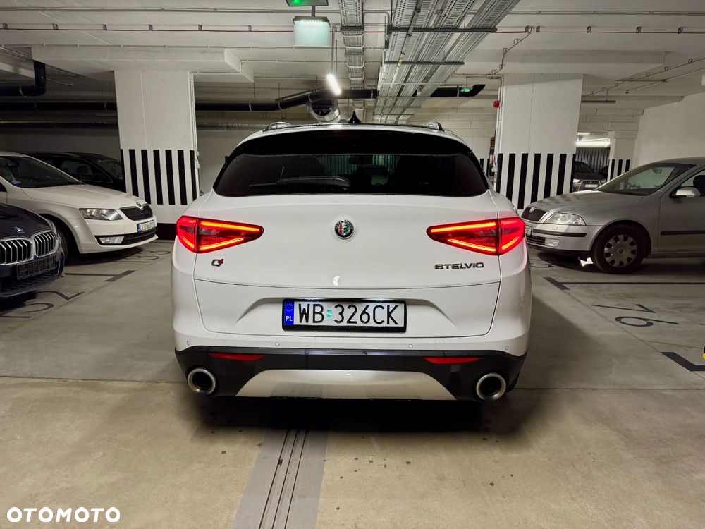 Alfa Romeo Stelvio - 4