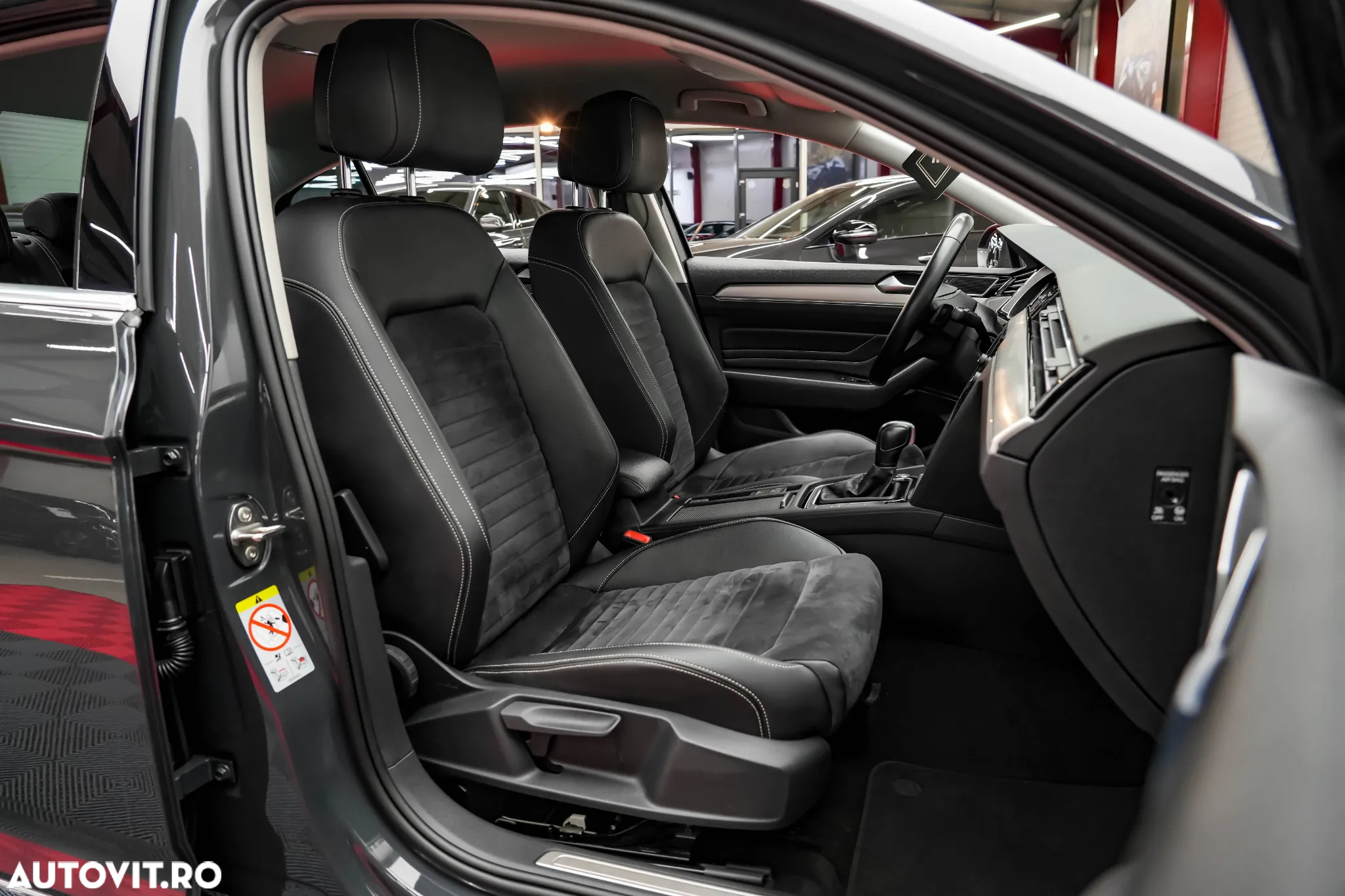 Volkswagen Passat 2.0 TDI SCR 4Motion DSG Elegance - 8