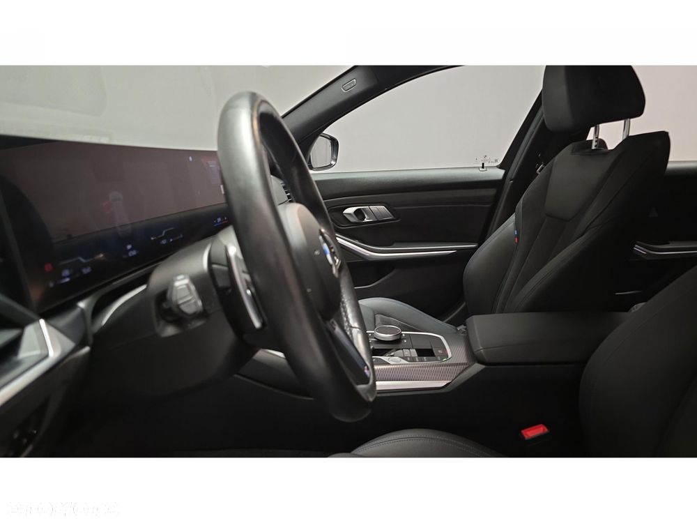 BMW Seria 3 320d xDrive M Sport - 29