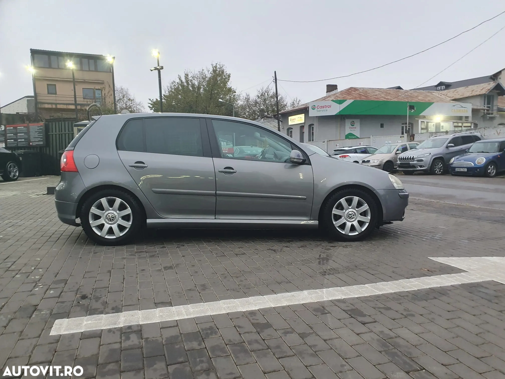 Volkswagen Golf 2.0 FSI Sportline - 4