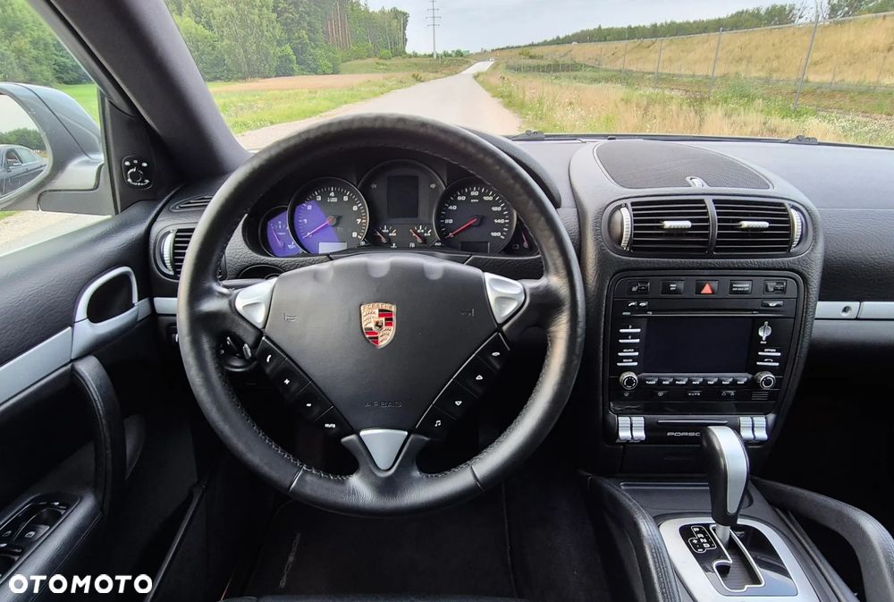 Porsche Cayenne - 16