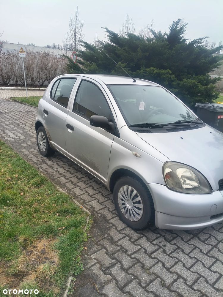 Toyota Yaris 1.0 Base - 4