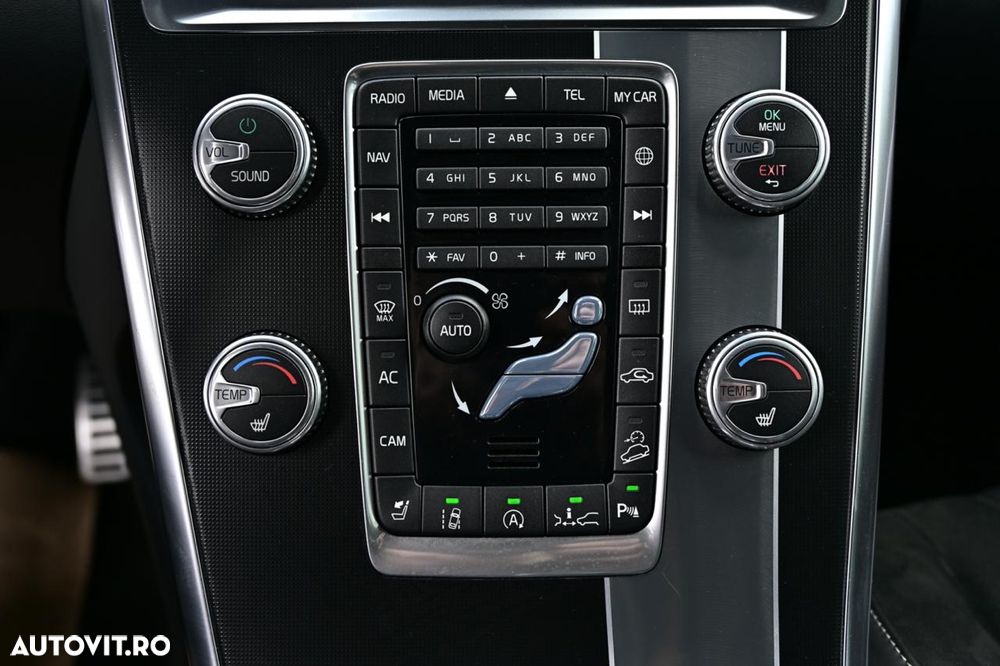 Volvo XC 60 D5 AWD Geartronic Momentum - 23