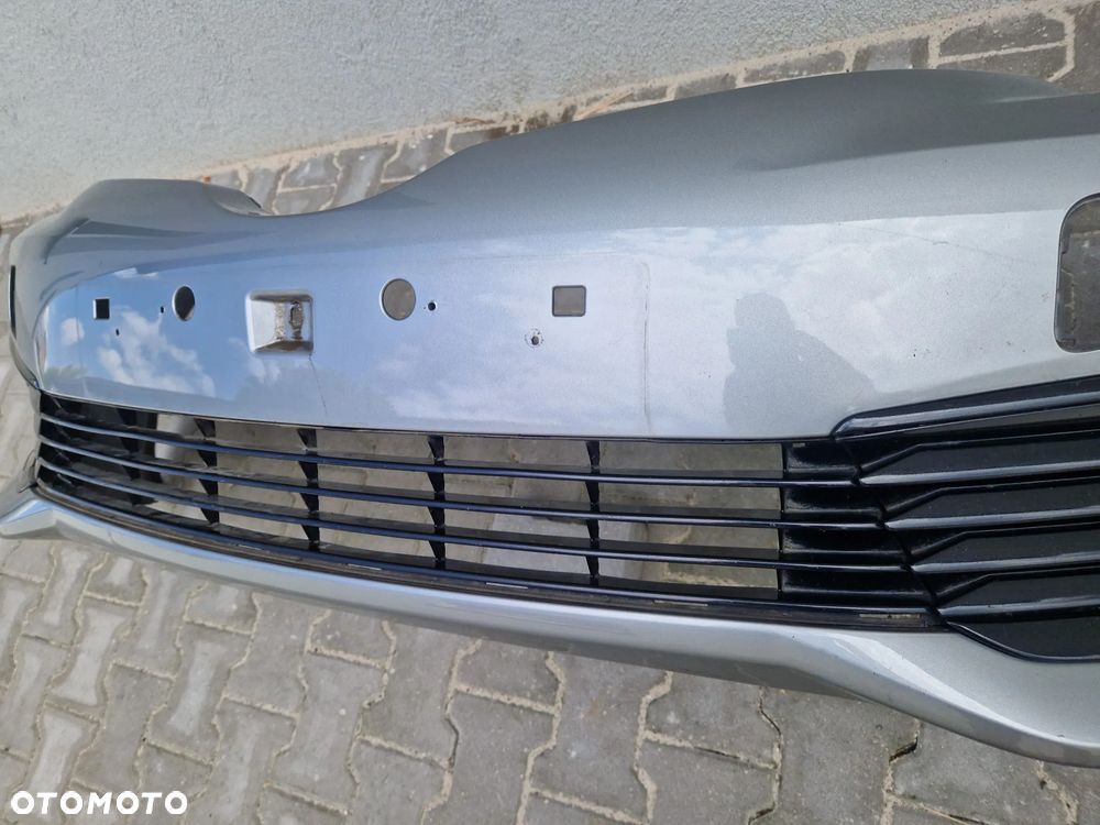 Zderzak Toyota Auris II lift 2015 - bez dziur - 7