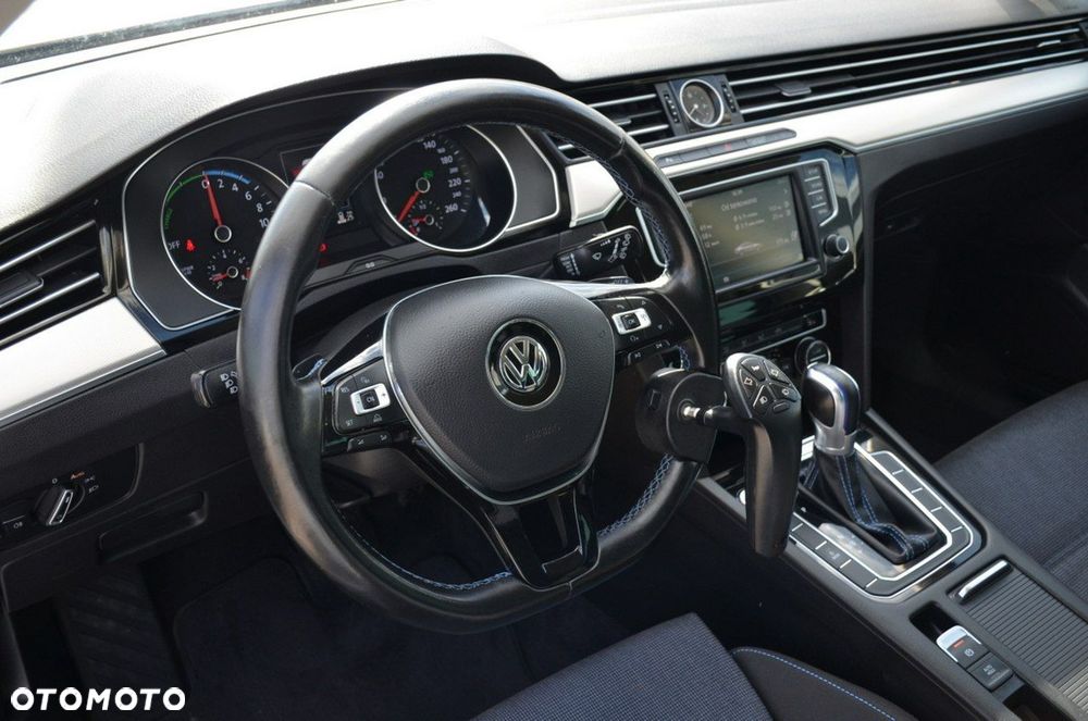 Volkswagen Passat - 39