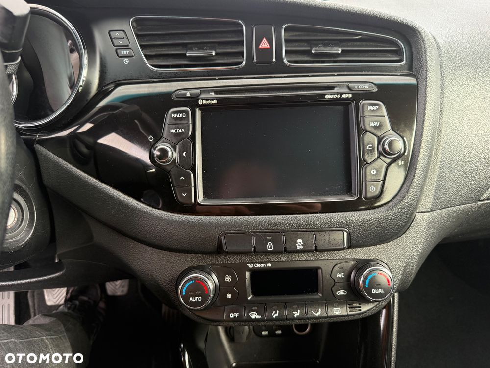 Kia Ceed 1.6 GDI Dream Team Edition - 12