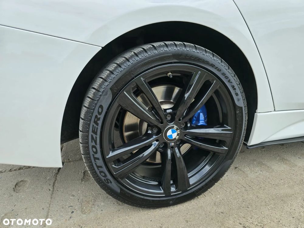 BMW Seria 3 335d xDrive M Sport Shadow sport - 9