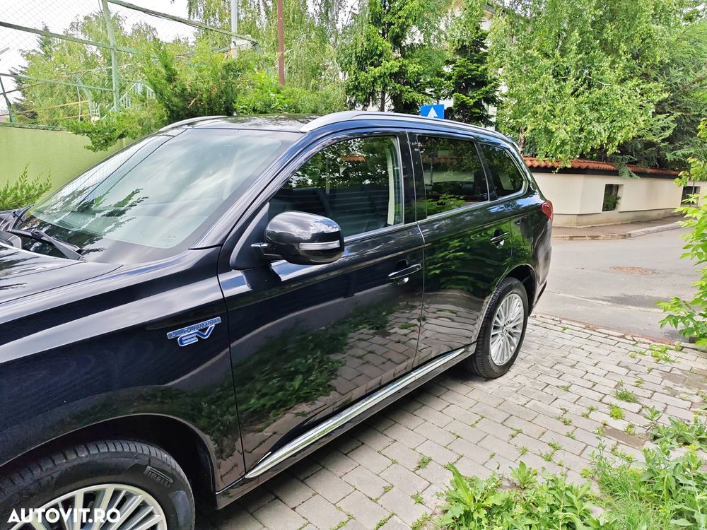 Mitsubishi Outlander PHEV 2.4 L 4X4 Instyle - 2