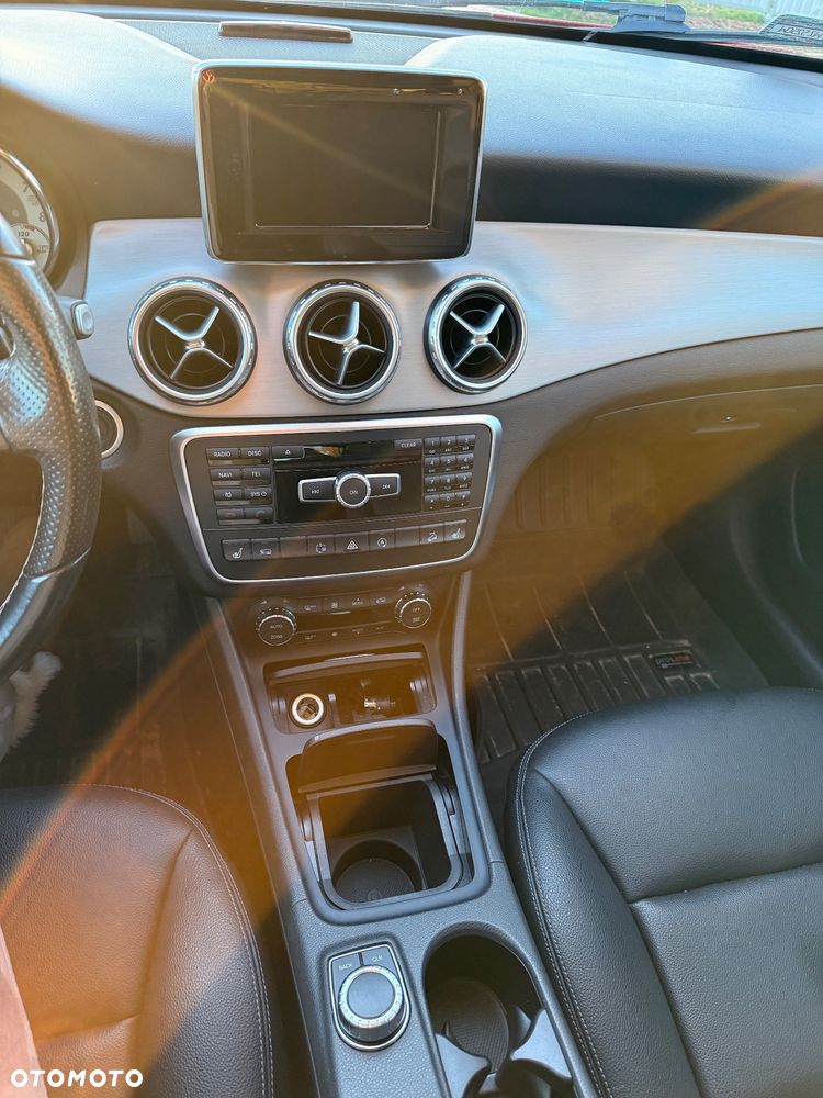 Mercedes-Benz GLA 250 4Matic 7G-DCT - 7