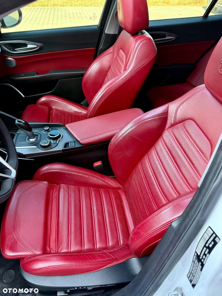 Alfa Romeo Giulia 2.0 Turbo 16V AT8 Veloce Ti - 14