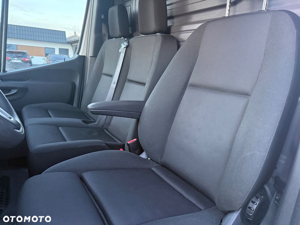 Mercedes-Benz Sprinter - 13