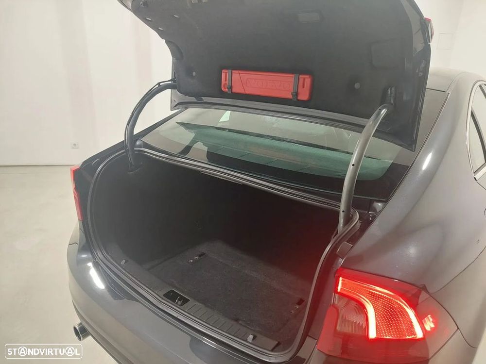 Volvo V60 2.0 D3 Momentum - 21