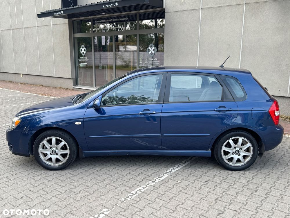 Kia Cerato 2004 photo 2