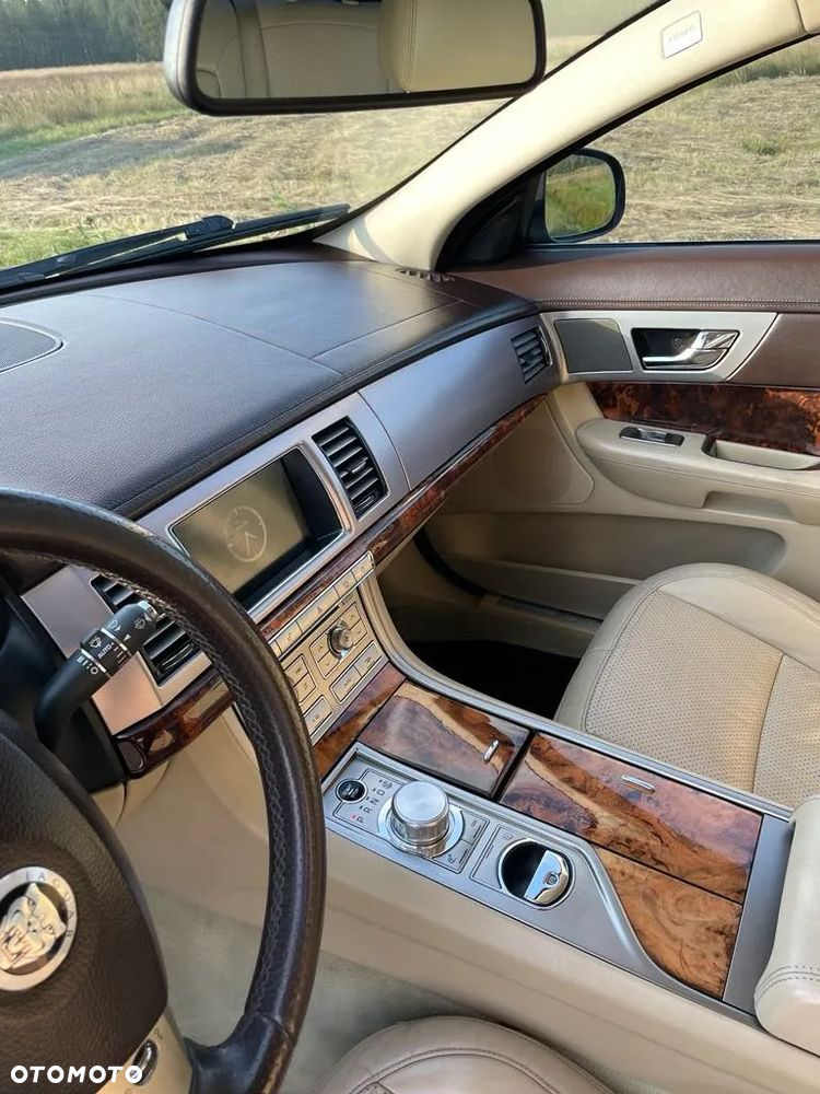 Jaguar XF 3.0 V6 Luxury - 8