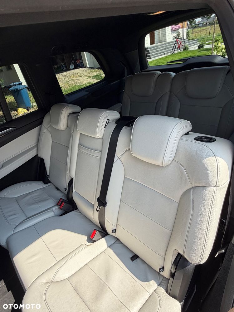 Mercedes-Benz GLS - 12
