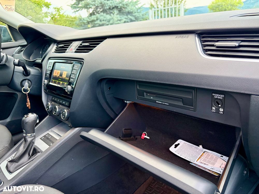 Skoda Octavia 2.0 TDI DSG 4X4 Style - 29