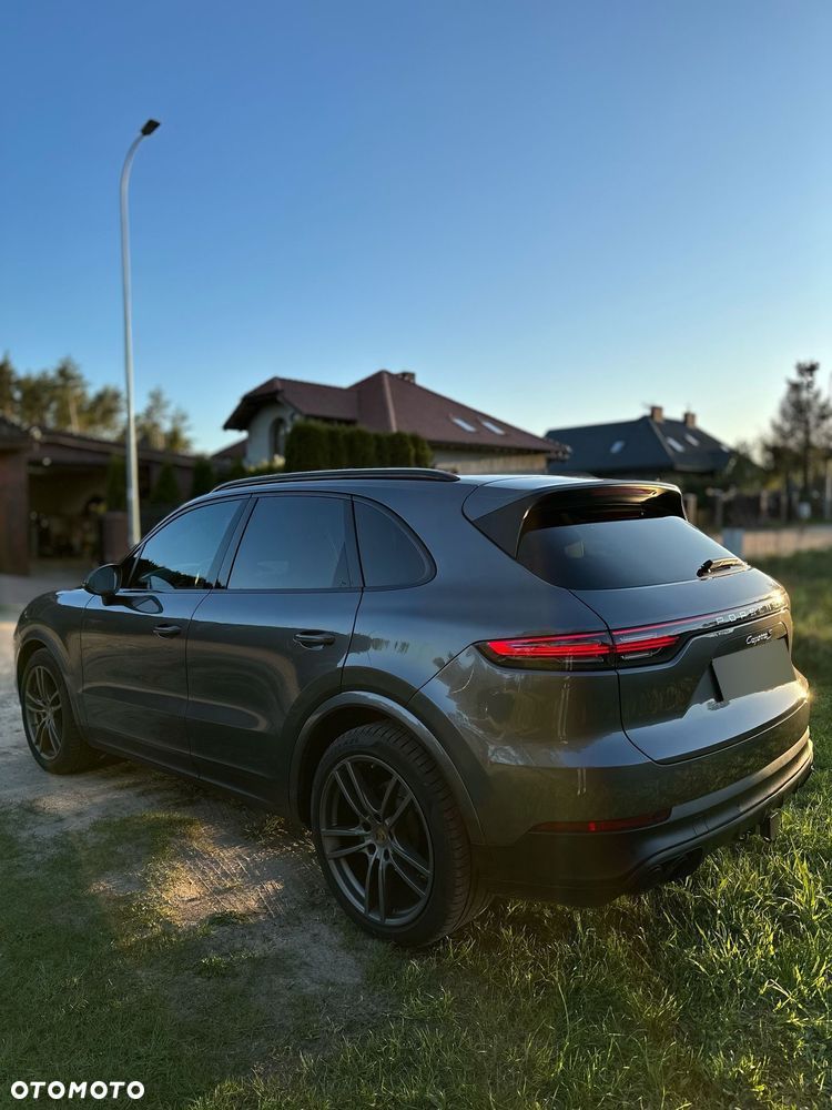 Porsche Cayenne - 4