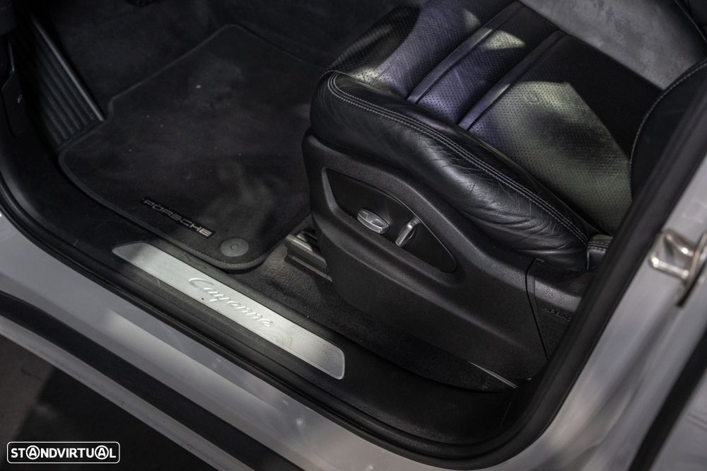 Porsche Cayenne Coupé E-Hybrid - 32