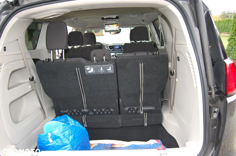 Chrysler Pacifica - 11