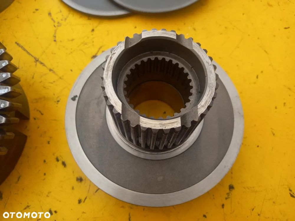 Kosz przedniego napędu Z48 przystawka Massey Ferguson 6180 - 7