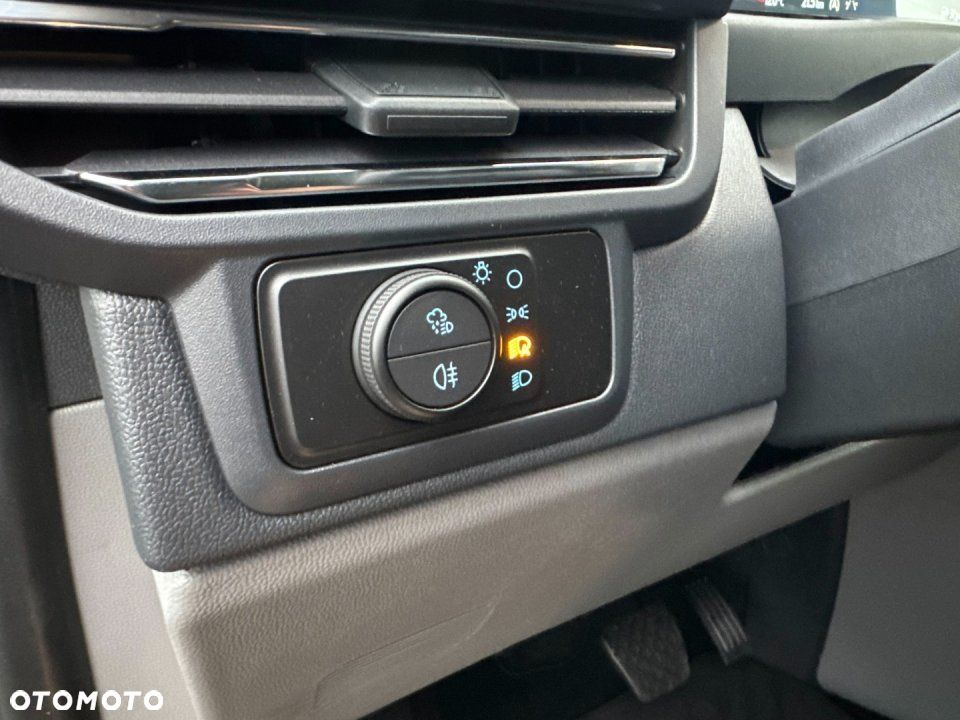 Ford Tourneo Custom - 29