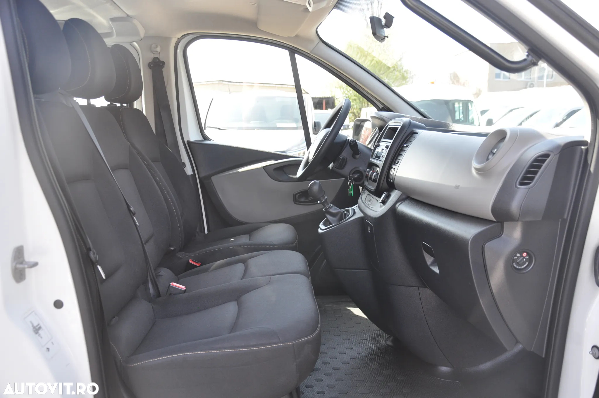 Renault Trafic L2H1 9 Locuri - 12