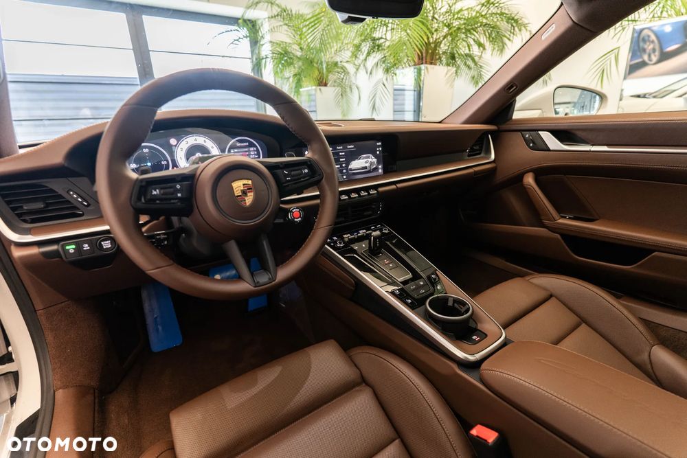 Porsche 911 Carrera 4S - 11