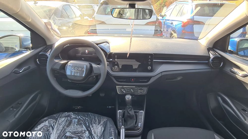 Skoda Fabia 1.0 Essence - 10