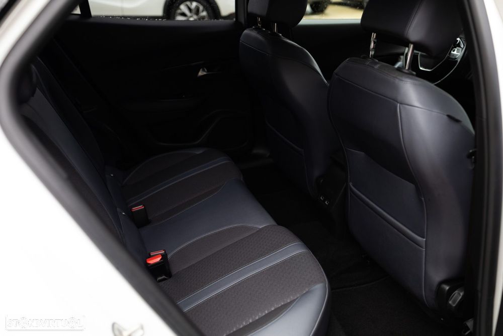 Peugeot e-2008 Allure - 28