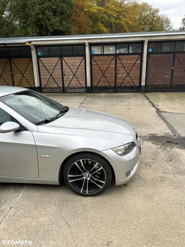 BMW Seria 3 330i Coupe - 29