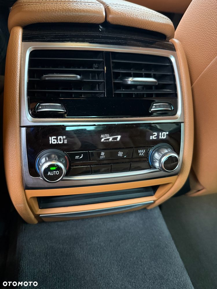 BMW Seria 7 740d xDrive - 34