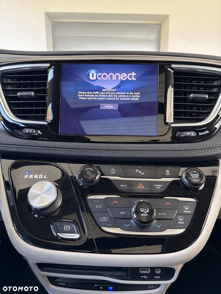 Chrysler Pacifica - 32