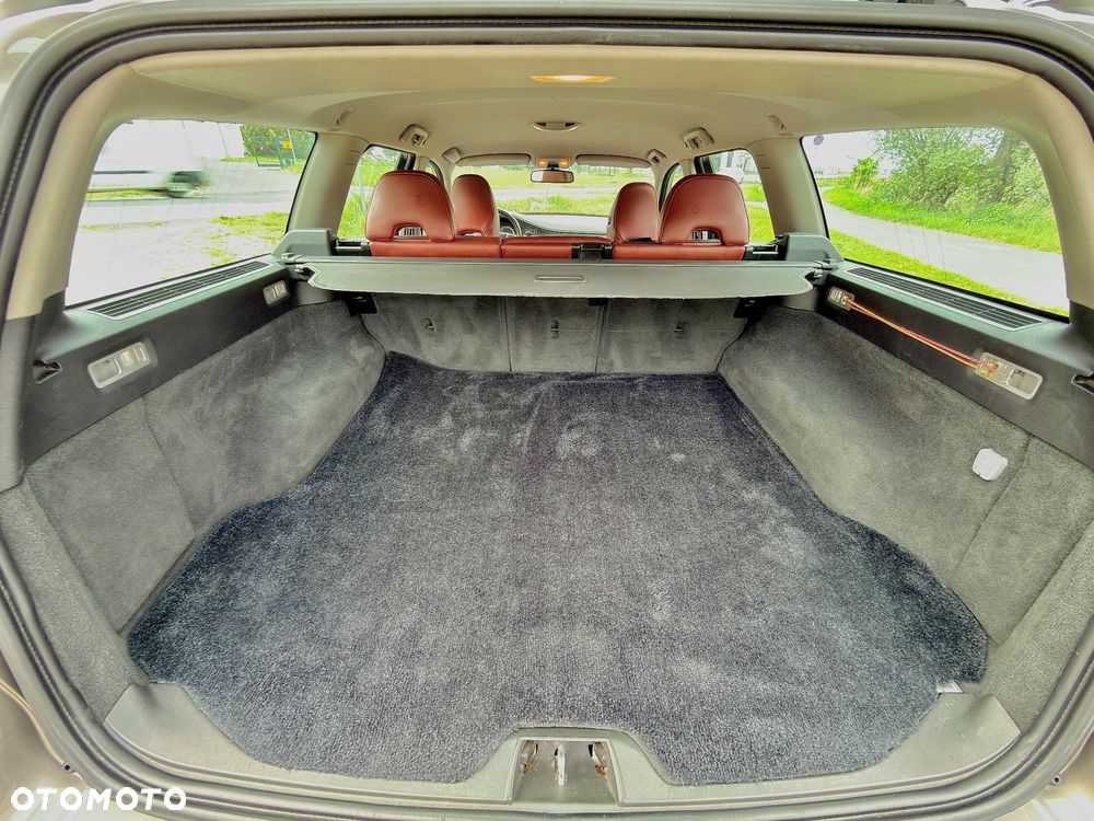 Volvo V70 D5 AWD Summum - 16