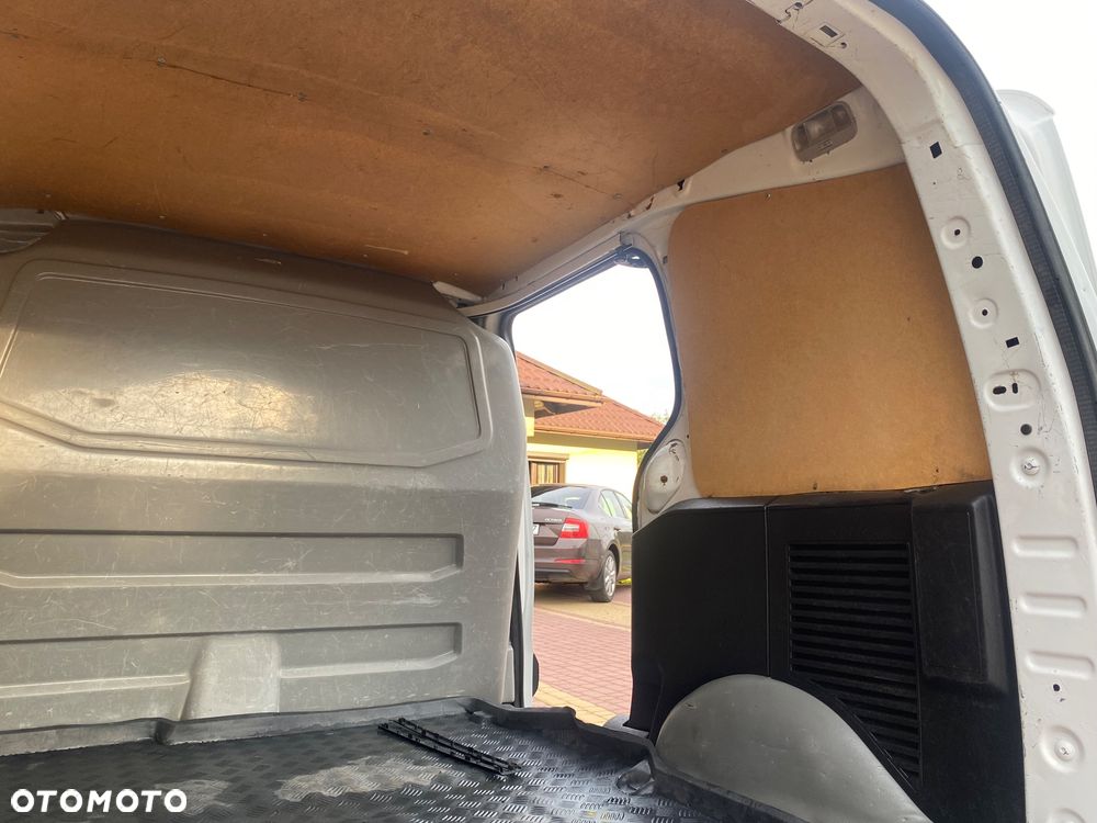 Peugeot PARTNER 1.6HDI 3-osobowy zakupiony w slonie w Rzeszowie - 20