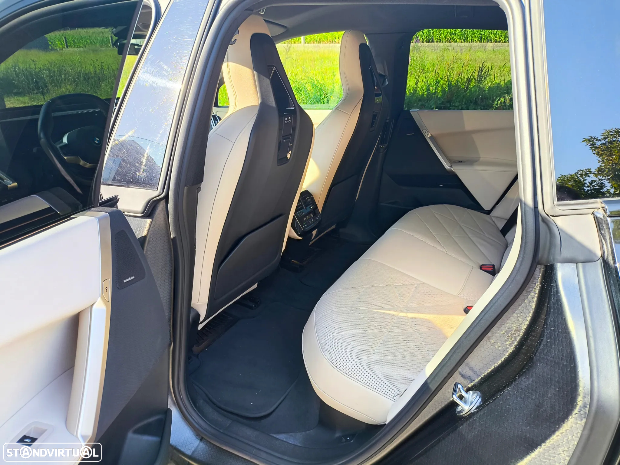 BMW iX xDrive 40 - 11