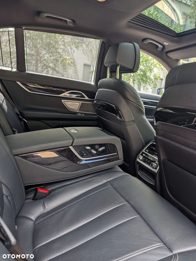 BMW Seria 7 740i - 14