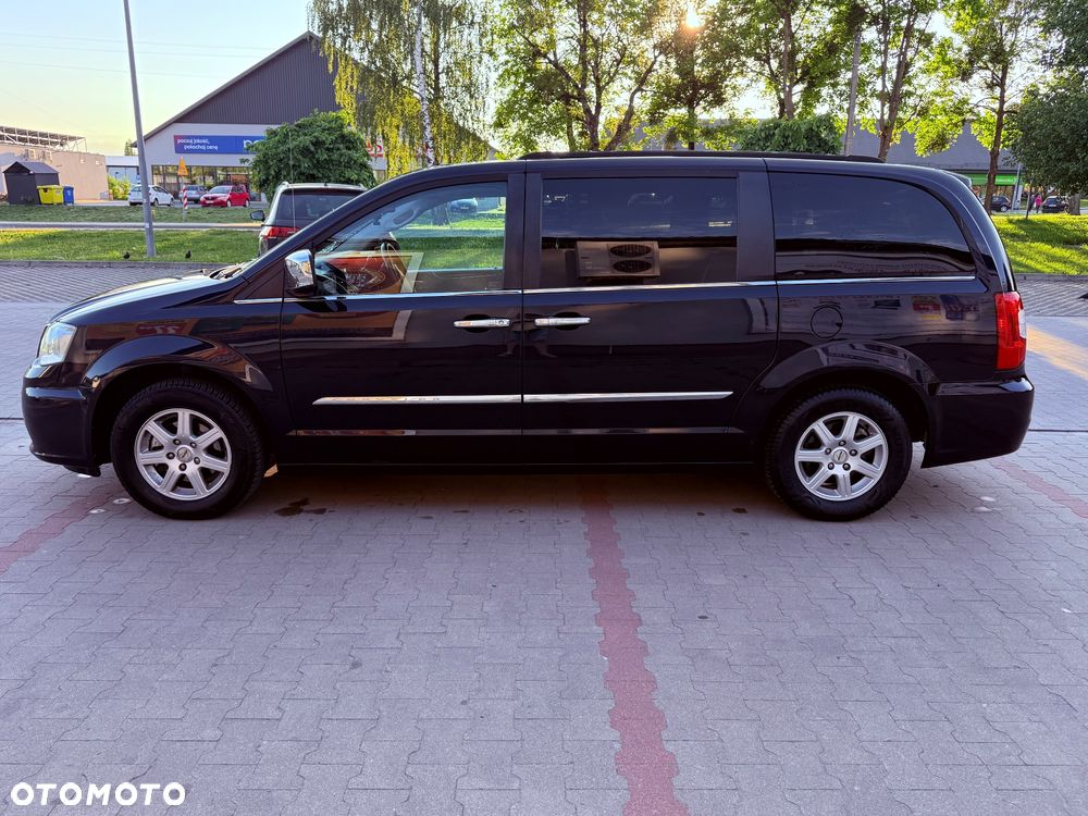 Chrysler Town & Country 3.6 Limited - 6
