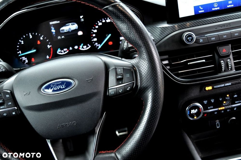 Ford Focus 1.5 EcoBlue Start-Stopp-System ST-LINE DESIGN - 24