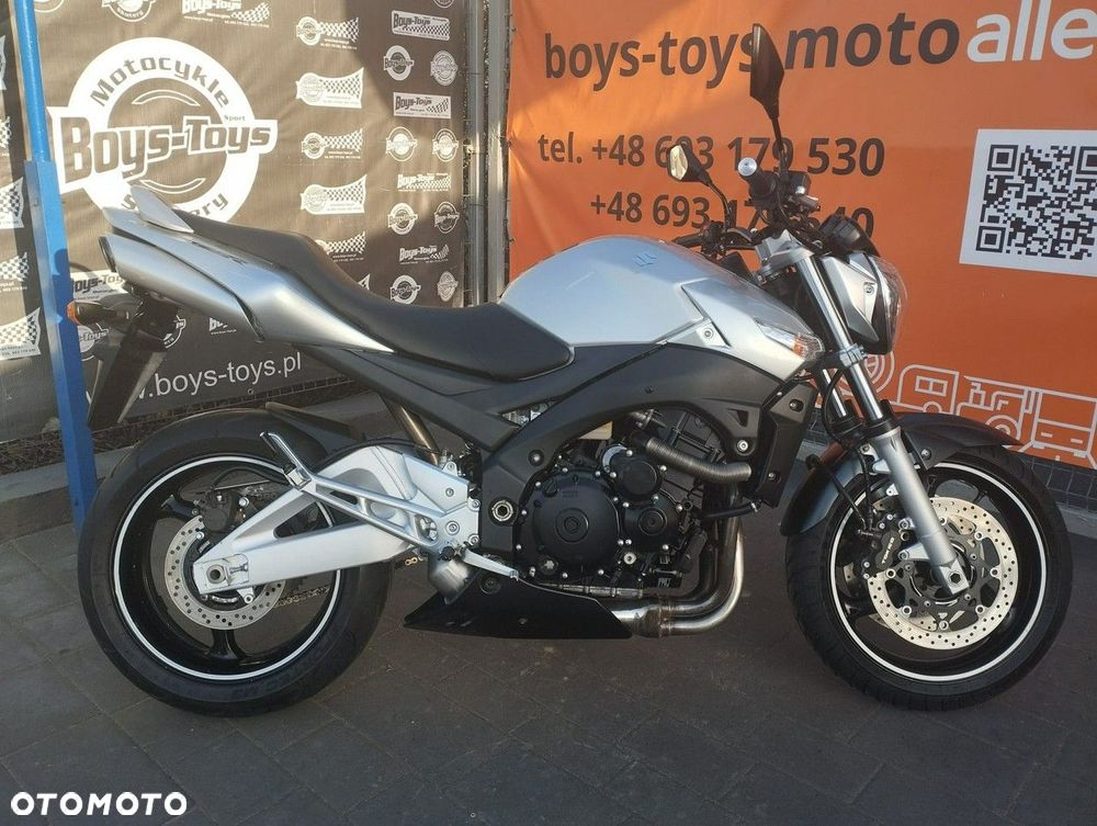 Suzuki GSR - 7