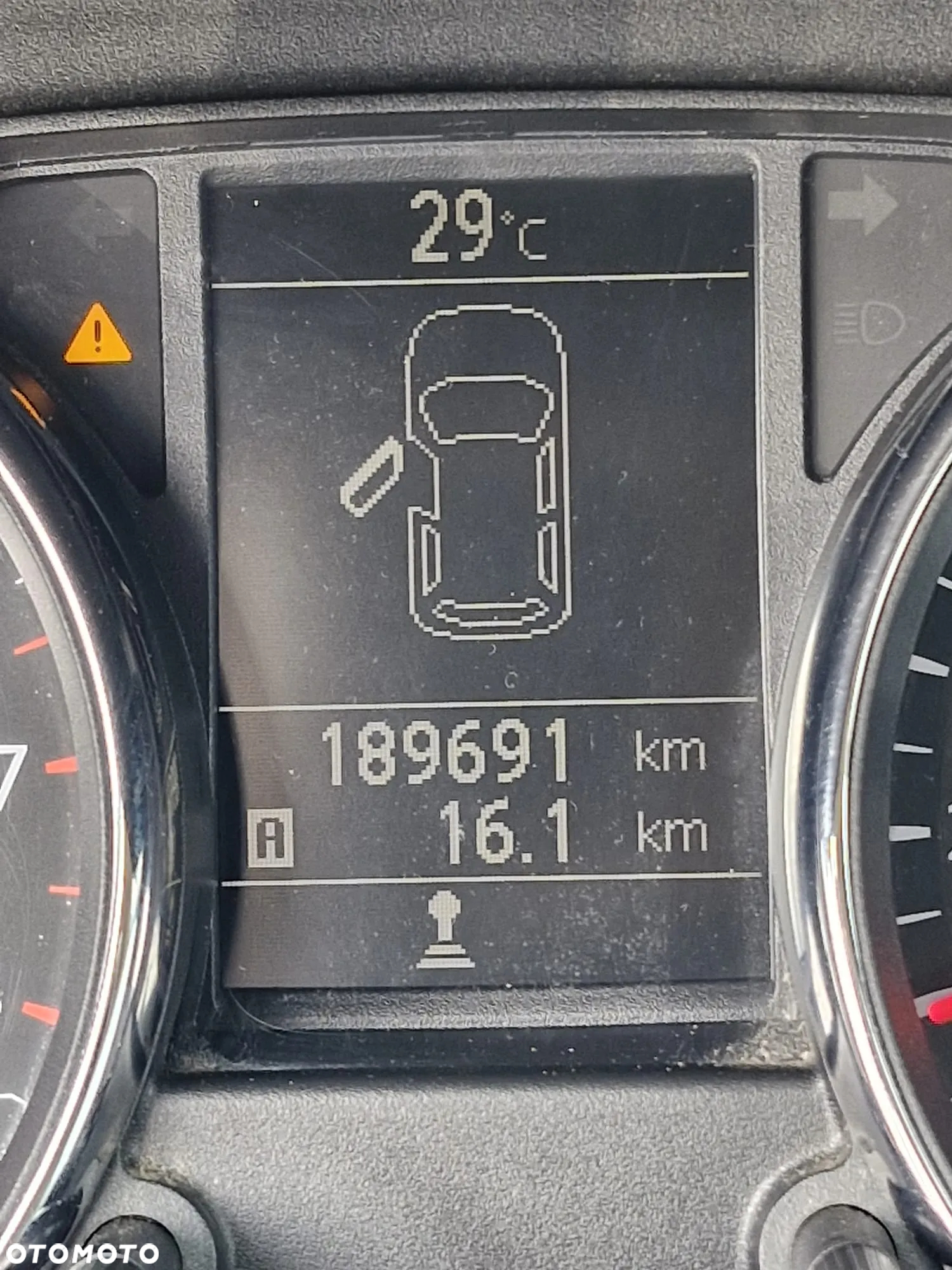 Nissan Qashqai+2 - 18