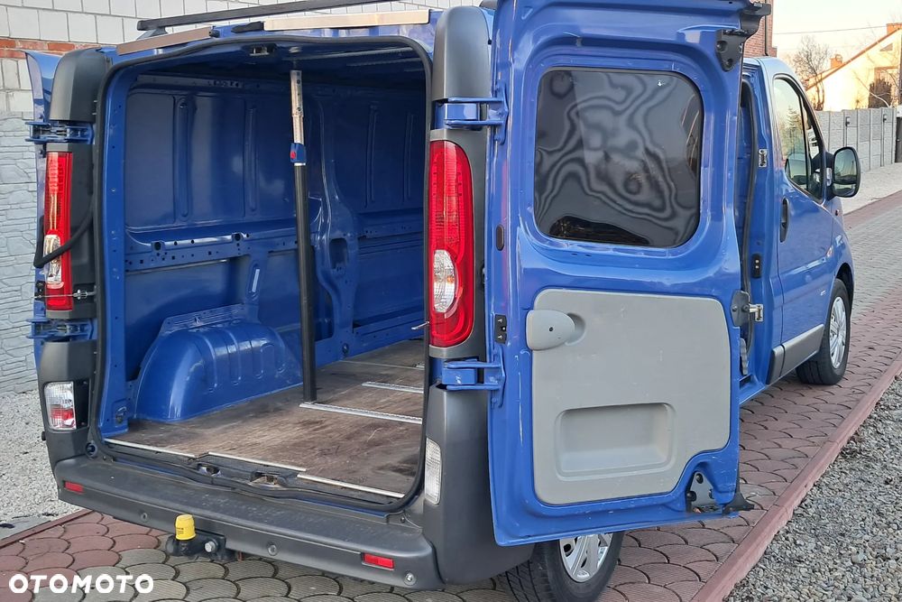 Opel Vivaro 2.5 CDTi L2H1 - 12