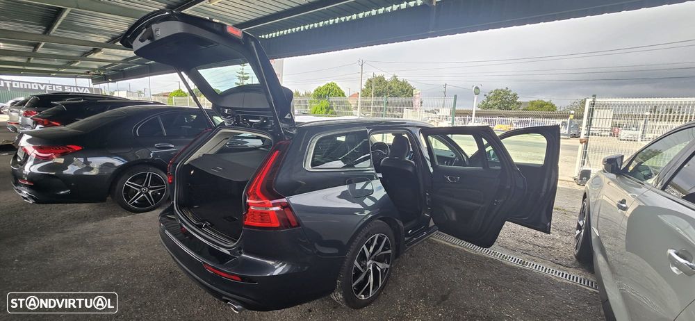 Volvo V60 2.0 T8 AWD TE Momentum Plus - 34