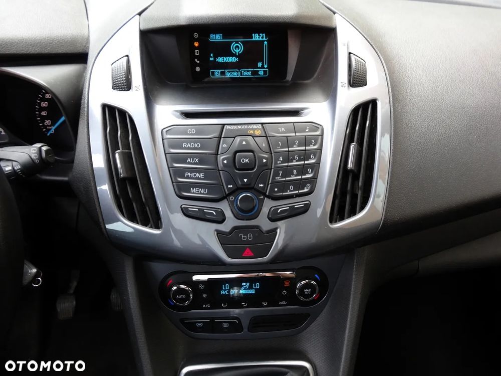 Ford Tourneo Connect Grand - 29
