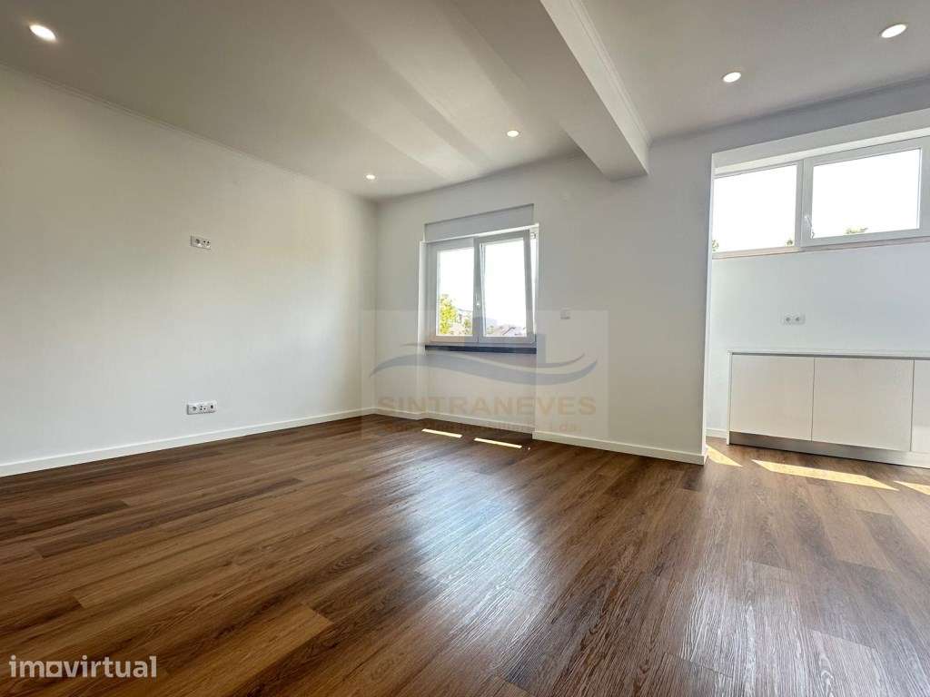 Apartamento T2 junto à escola secundária da Amadora - Grande imagem: 4/32