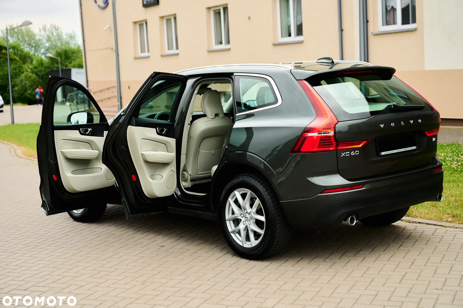 Volvo XC 60 T4 Momentum Pro - 26
