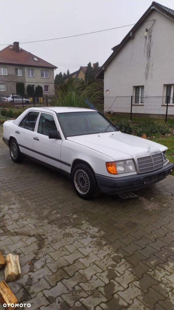 Mercedes-Benz Klasa E 2.6 - 4