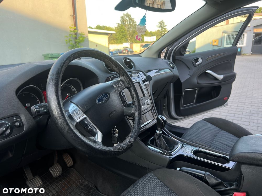 Ford Mondeo 2.0 TDCi Ghia - 16