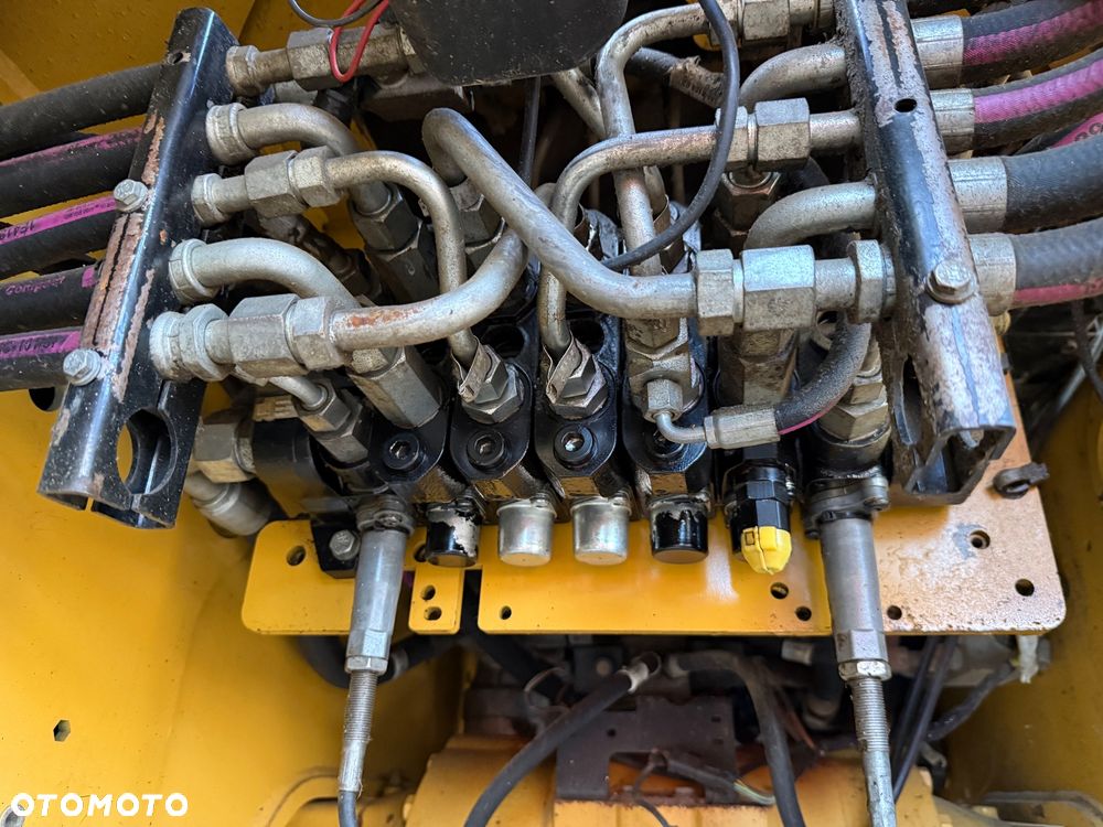 Caterpillar Cat 434F Salon PL 5tys MTH Nowe Opony - 9