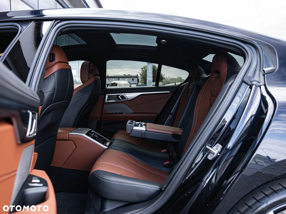 BMW Seria 8 840d xDrive - 29