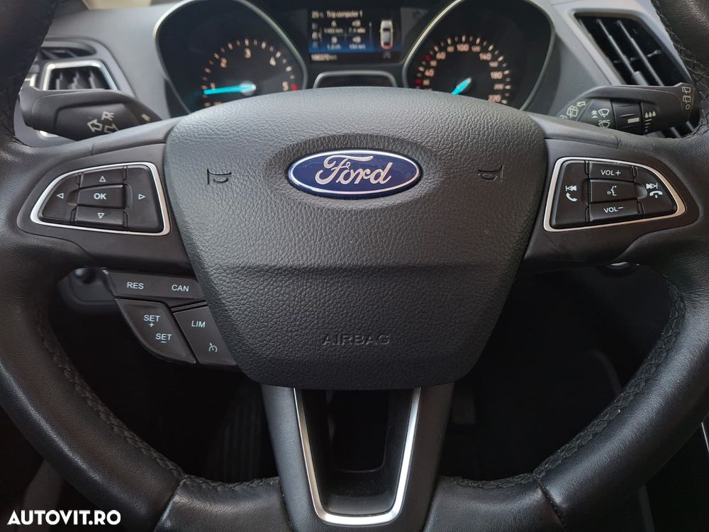 Ford Kuga - 27